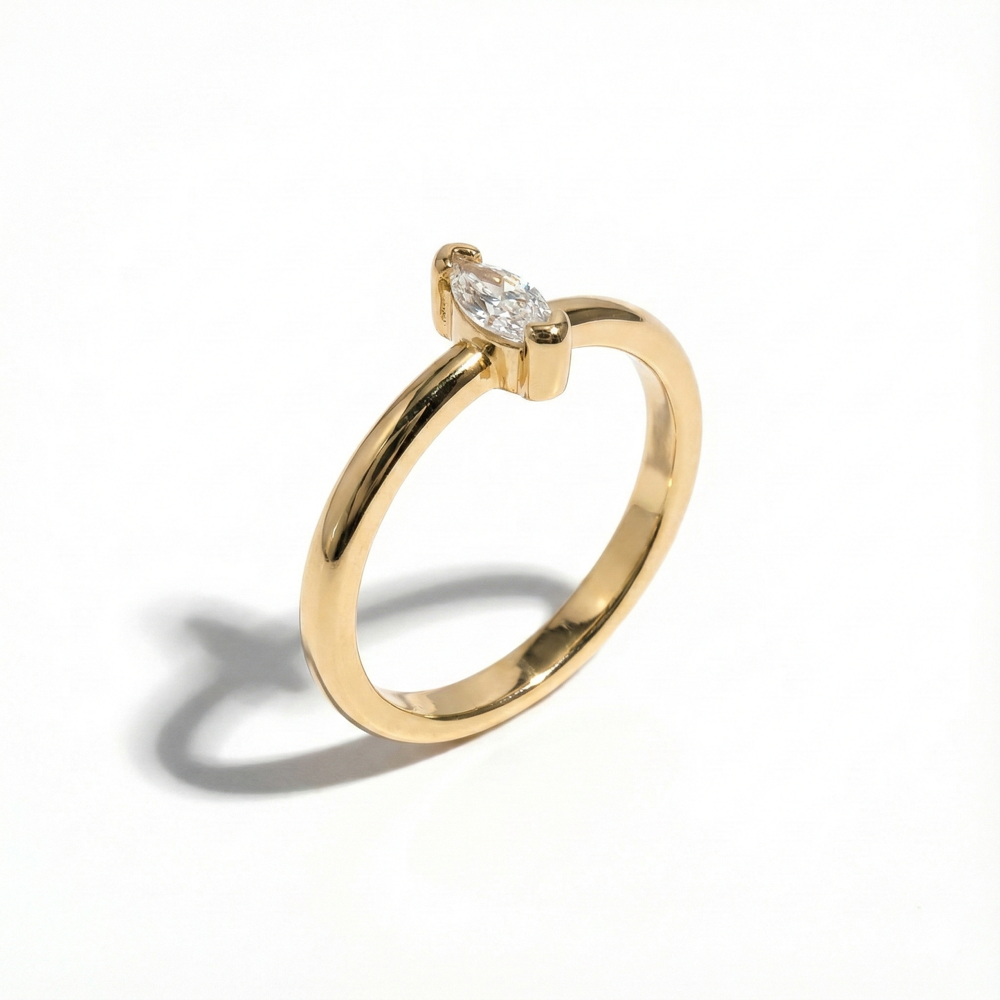 טבעת זרקון עדינה