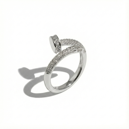 טבעת מסמר משובץ