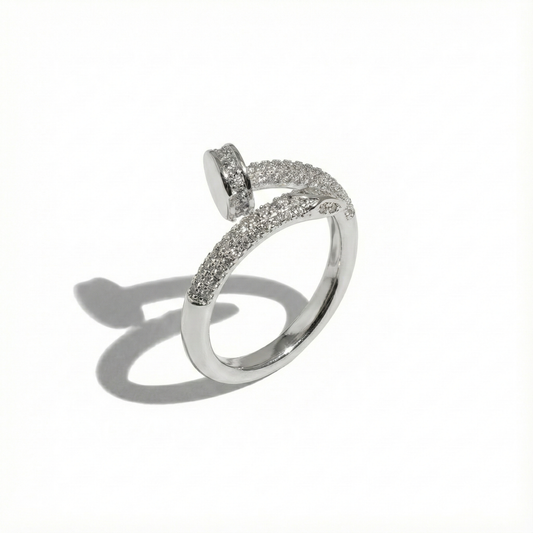 טבעת מסמר משובץ