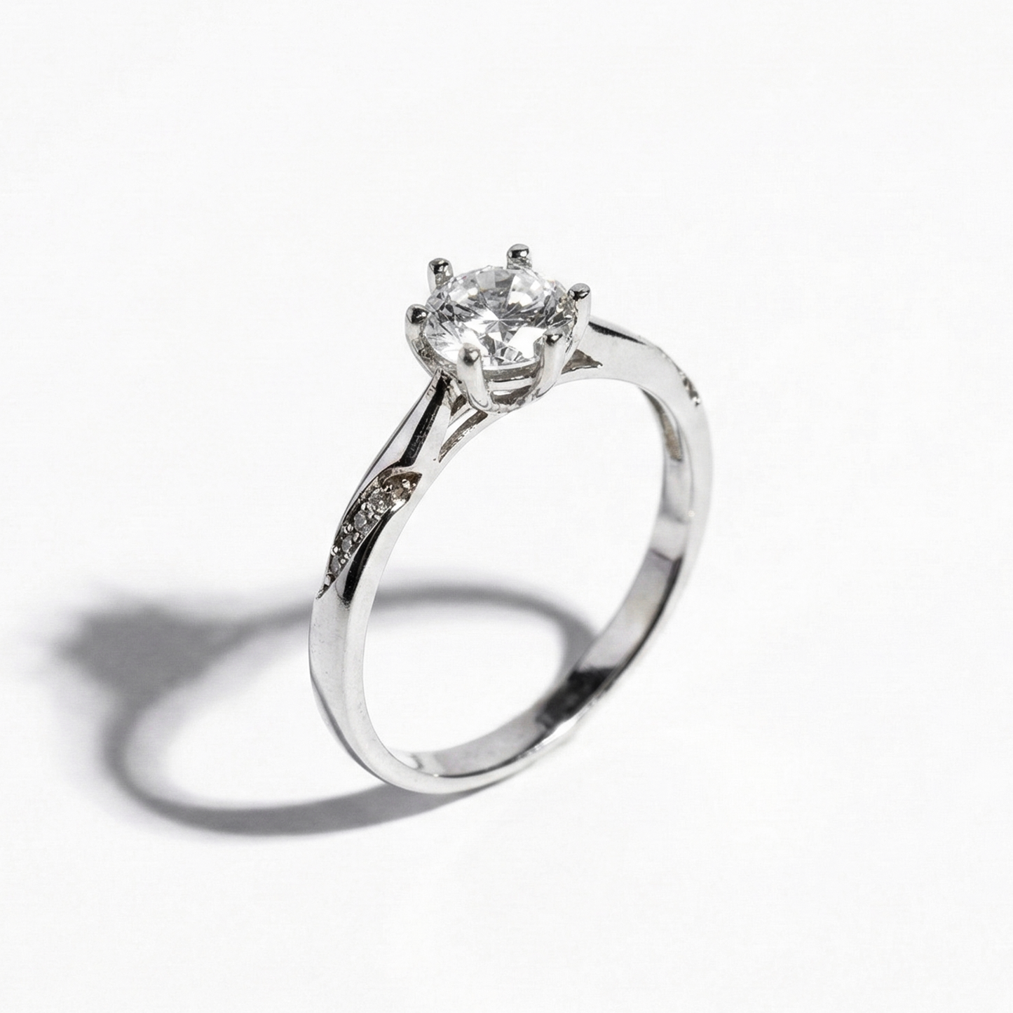 טבעת זרקון קטן עדין